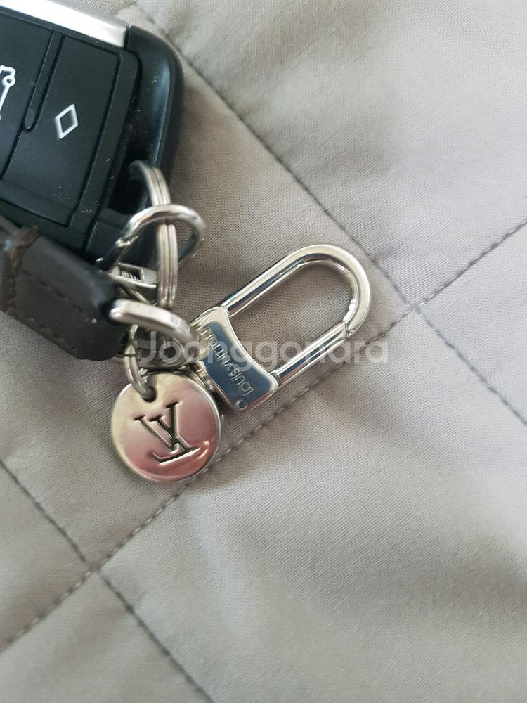 루이비통 모노그램 이클립스 드라곤느 백 참 & 키 홀더--3