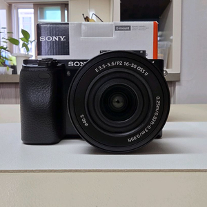 소니 a6000 블랙 1650 ii 번들렌즈 팝니다.