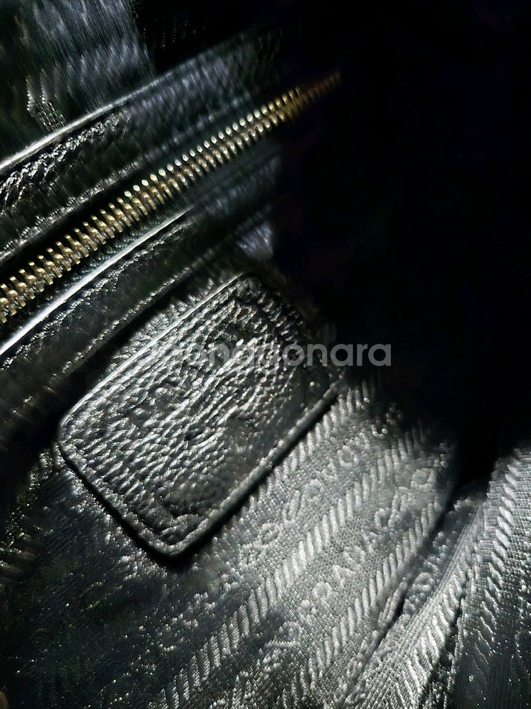 프라다(Prada) 1BH050 블랙 레더 크로스백--4