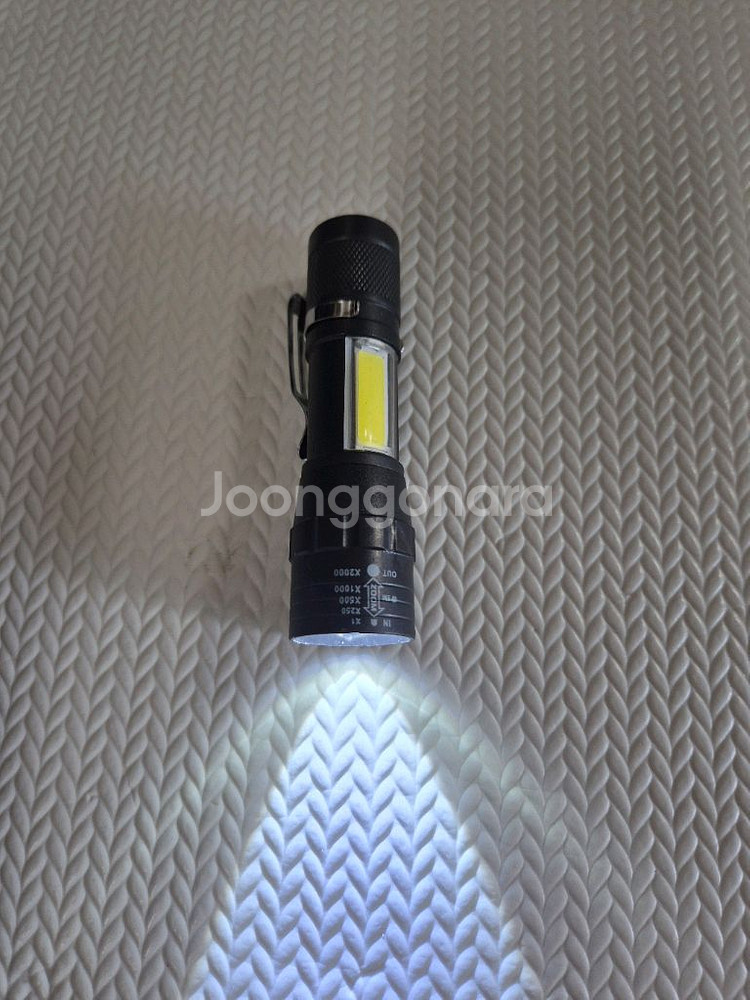 LED 충전식 손전등 후레쉬--0