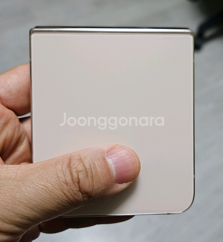 갤럭시 Z플립4 핑크골드 256GB 싸게 팝니다.--2