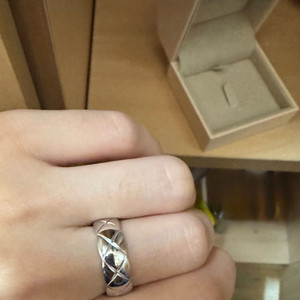 R2W VIP 샤넬 코코크러쉬 반지