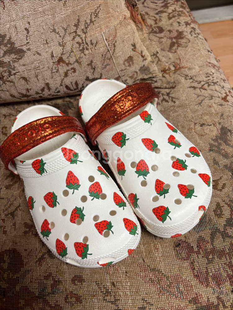 딸기크록스.사이즈J3--0