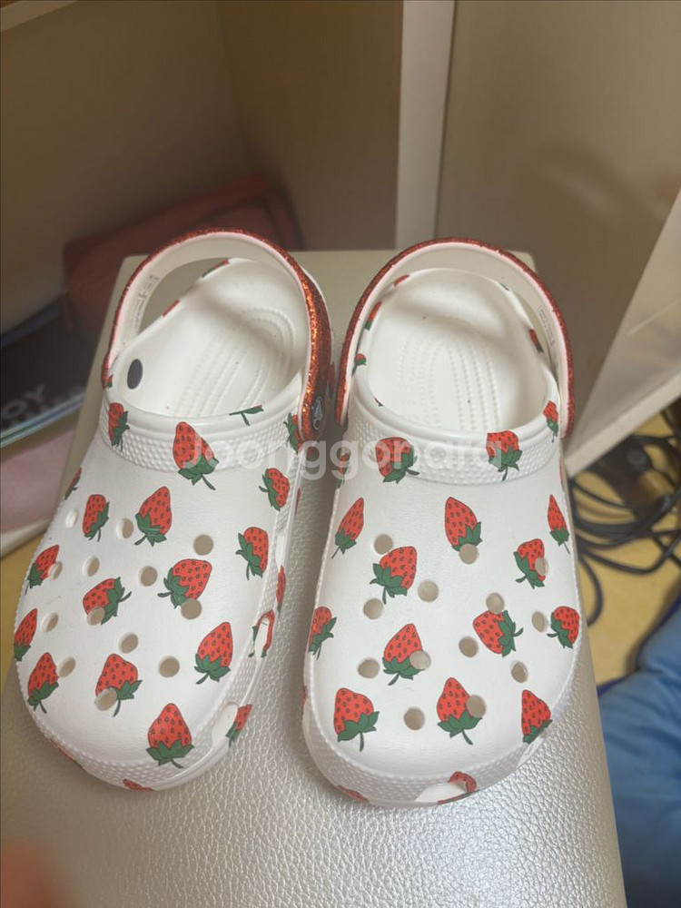 딸기크록스.사이즈J3--3