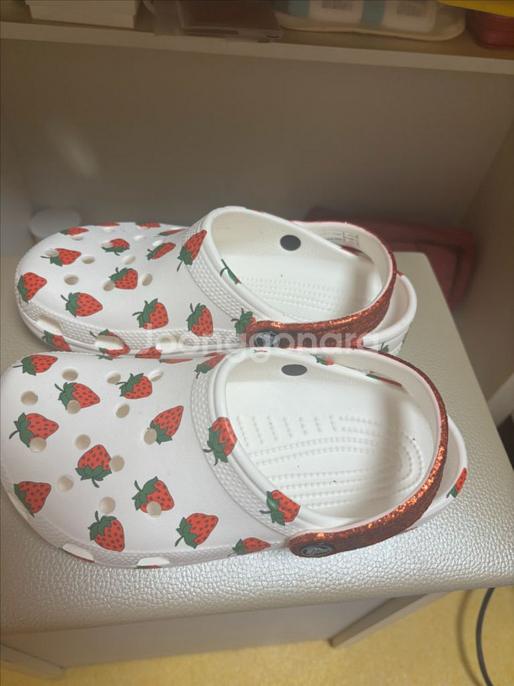 딸기크록스.사이즈J3--4