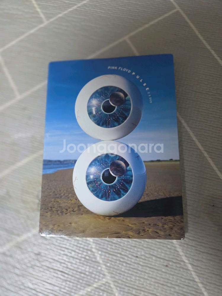 핑크 플로이드의 전설적인 공연 실황이 담긴 DVD--0