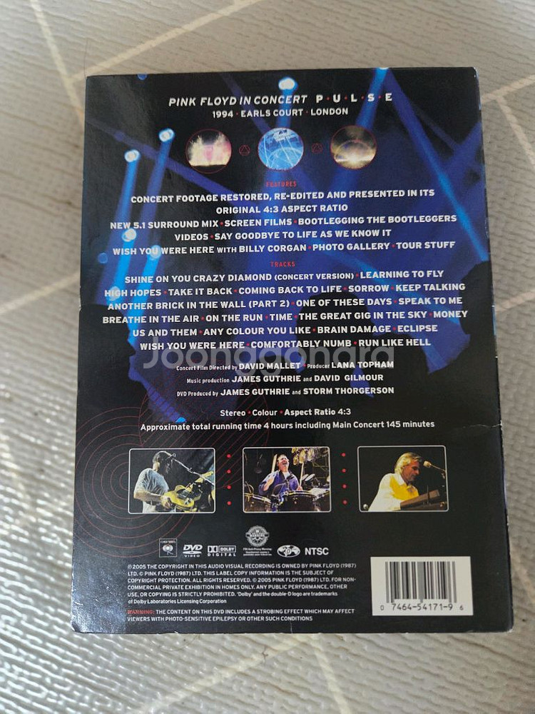 핑크 플로이드의 전설적인 공연 실황이 담긴 DVD--1