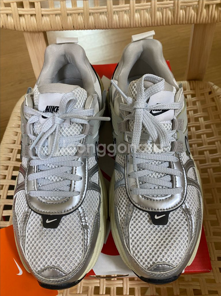 나이키V2K런 235사이즈 6.5 사이즈--0