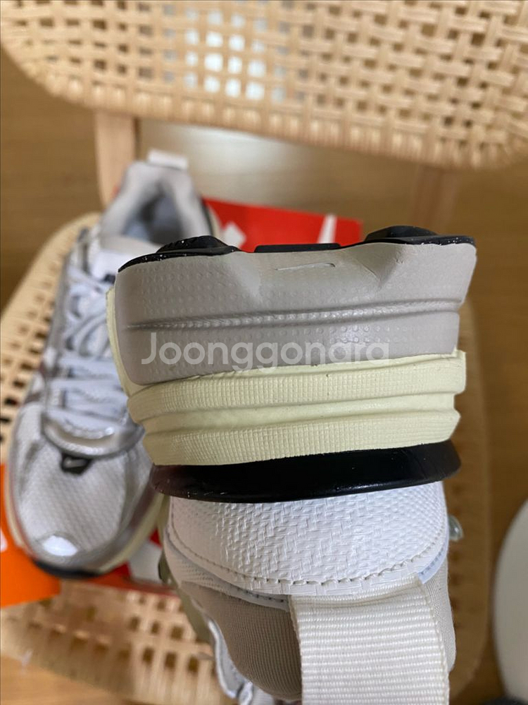 나이키V2K런 235사이즈 6.5 사이즈--2