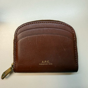 A.P.C. 브라운 카드지갑