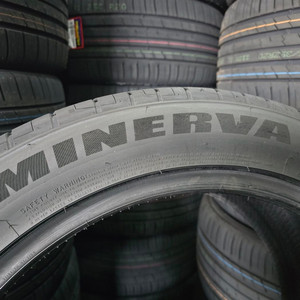 미네르바 타이어 275/40-22 중고타이어 한대분