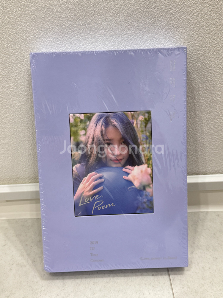 아이유 2019 러브포엠 콘서트 DVD 미개봉--0