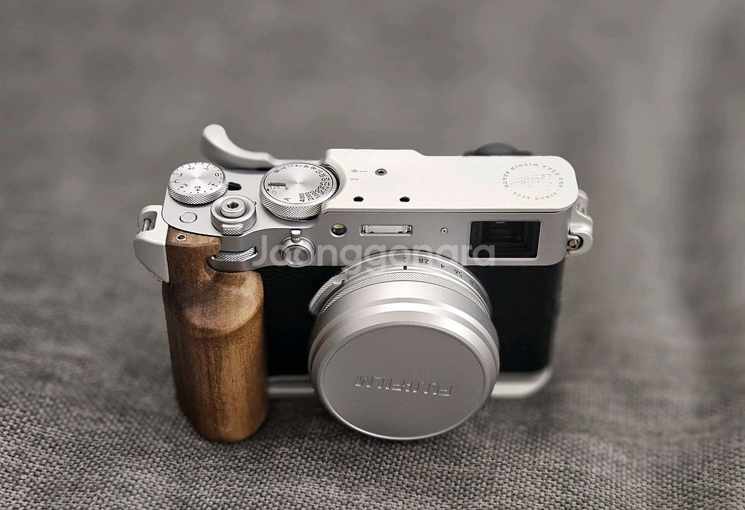 후지 정품 X100vi 신동급 판매. 추가 구성품 판매--0