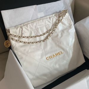 샤넬 22백 화이트 미듐 (25년 5월 구매)