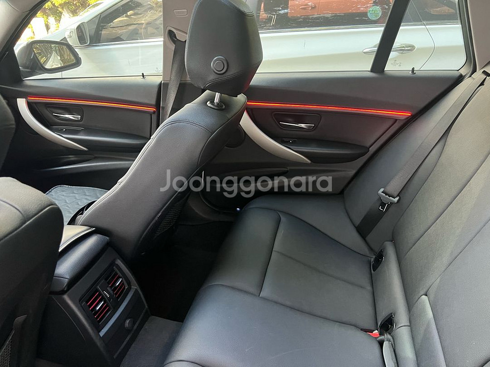 BMW320D 투어링 12년식. 판매--9