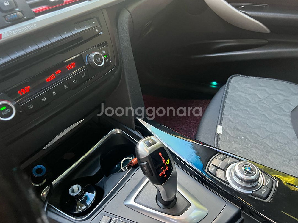 BMW320D 투어링 12년식. 판매--8