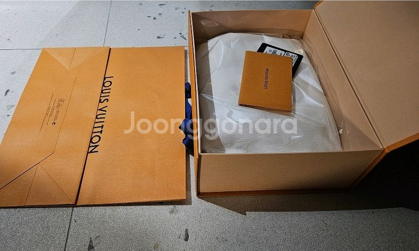 루이비통 인사이드 아웃 맨투맨--2