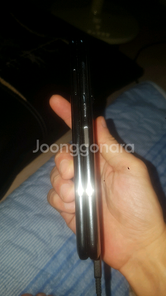 갤럭시 z폴드1 팝니다--2