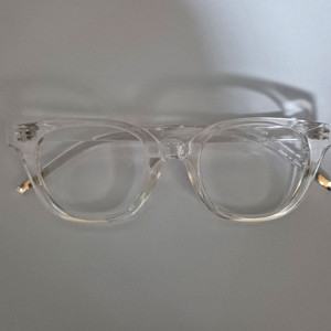 투명 뿔테 안경