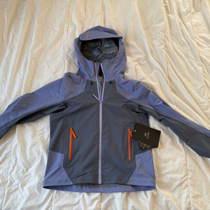 아크테릭스 코엘라이트 여성 고어텍스 xs 새상품팝니다