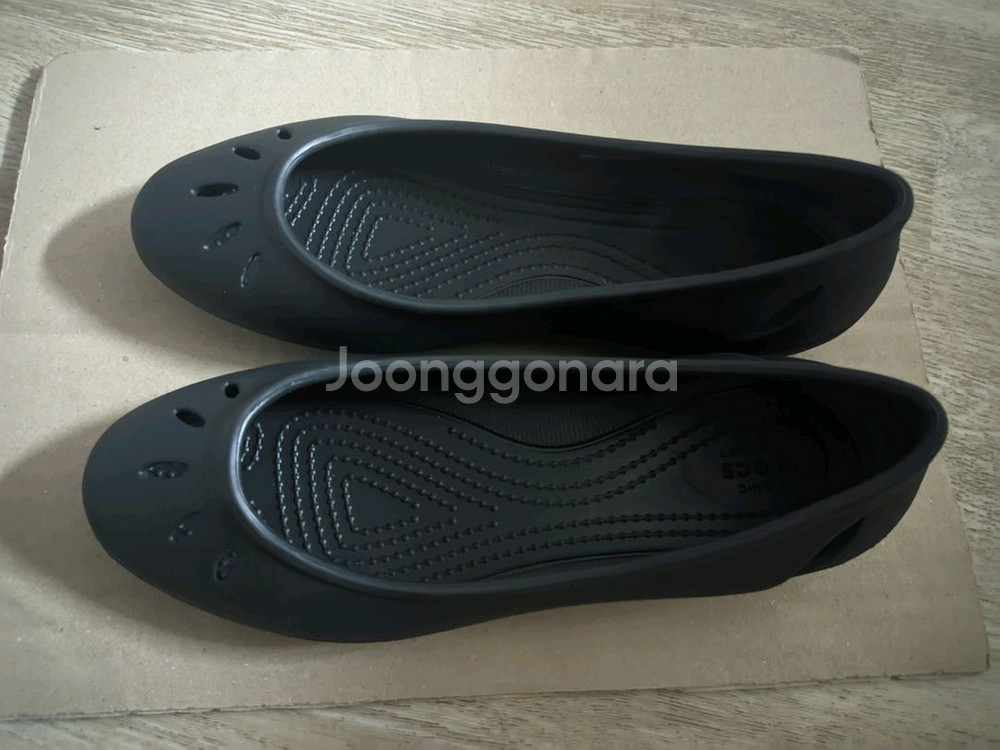 크록스 켈리 플랫 블랙 240mm--0