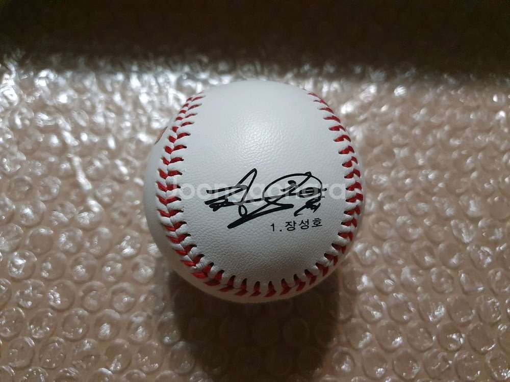 KBO 장성호 2000안타 기념구--1