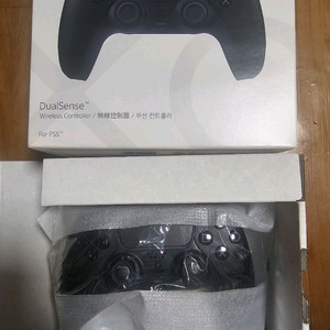 듀얼센스(블랙) +충전거치대(정품) 팝니다.