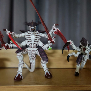 워해머 JoyToy 티라니드