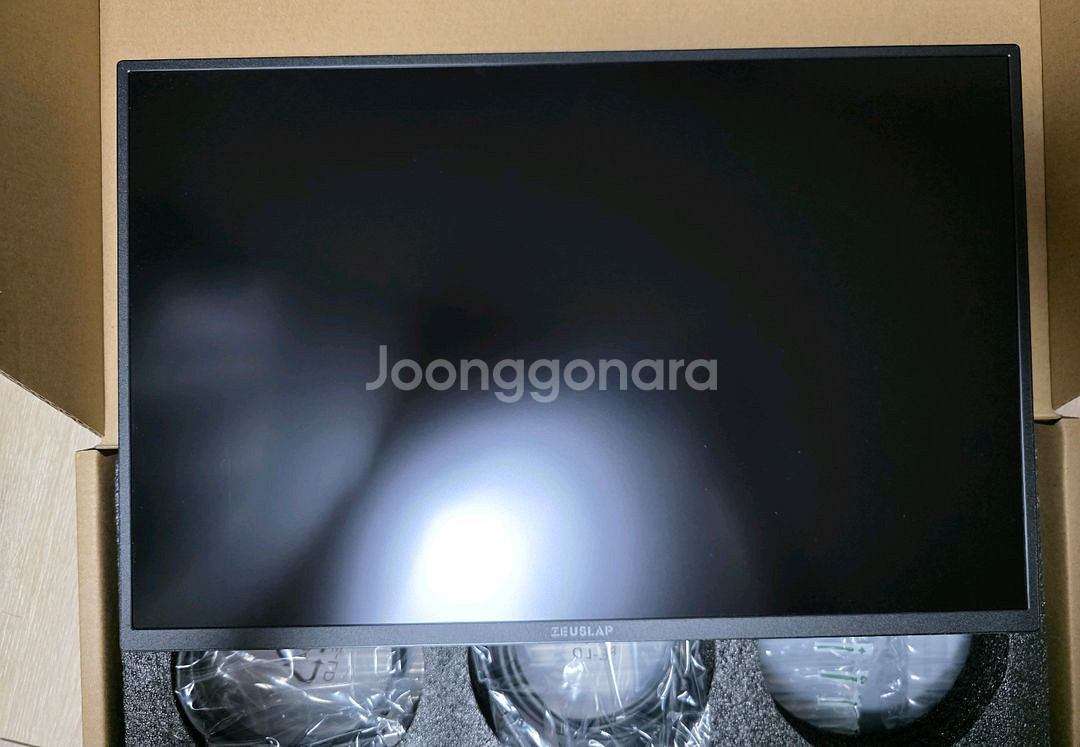 제우스랩2.5K 144HZ 포터블모니터 18인치Z18K--4