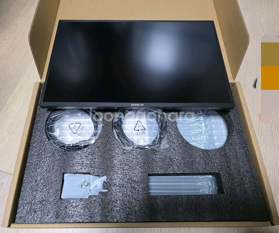 제우스랩2.5K 144HZ 포터블모니터 18인치Z18K--3