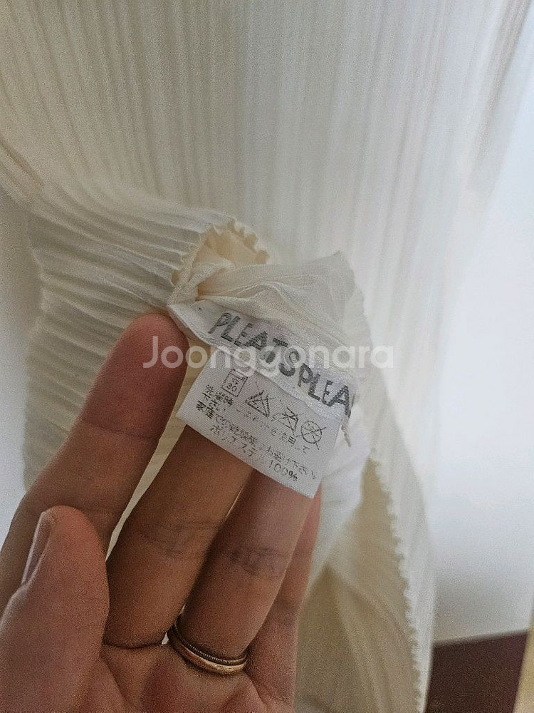 플리츠 플리즈 탑 아이보리 사이즈3 판매해요!--1