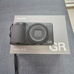 리코 GR4 팝니다. (정품배터리 1개 추가)