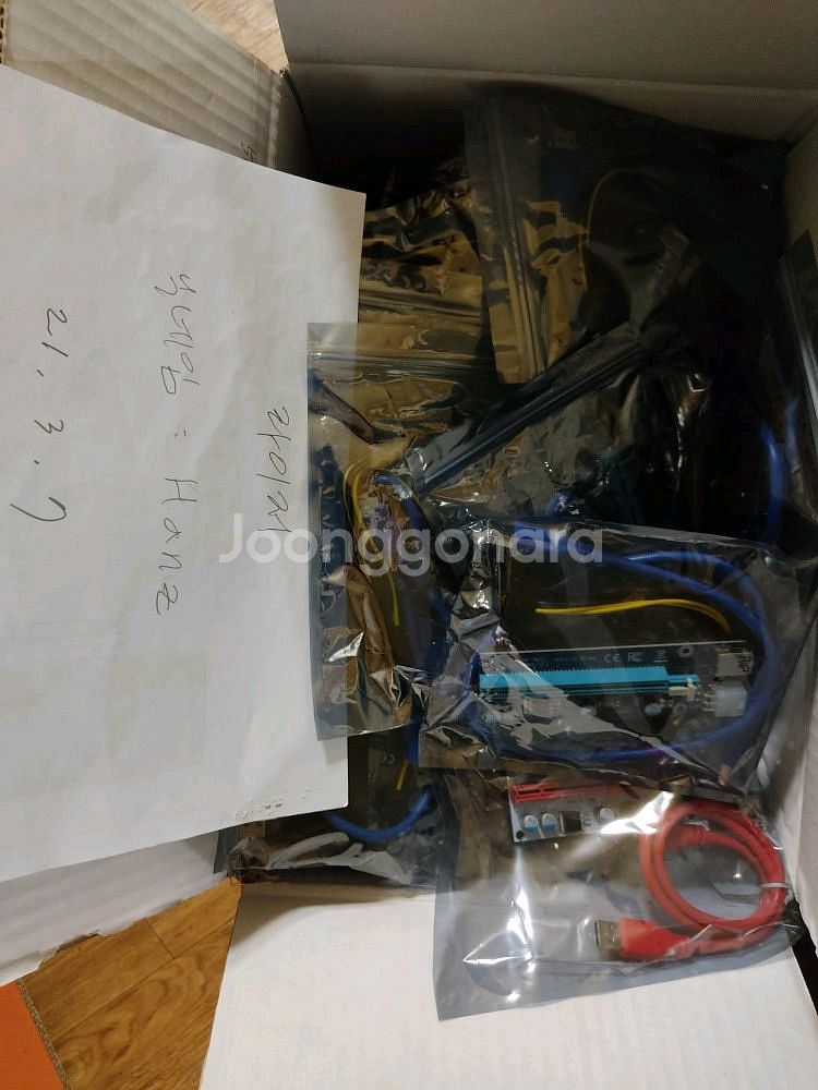 채굴 GPU 라이저 및 SATA 6핀 젠더--0