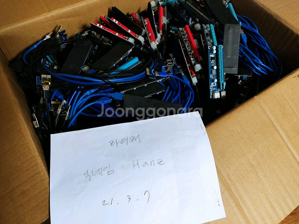 채굴 GPU 라이저 및 SATA 6핀 젠더--4
