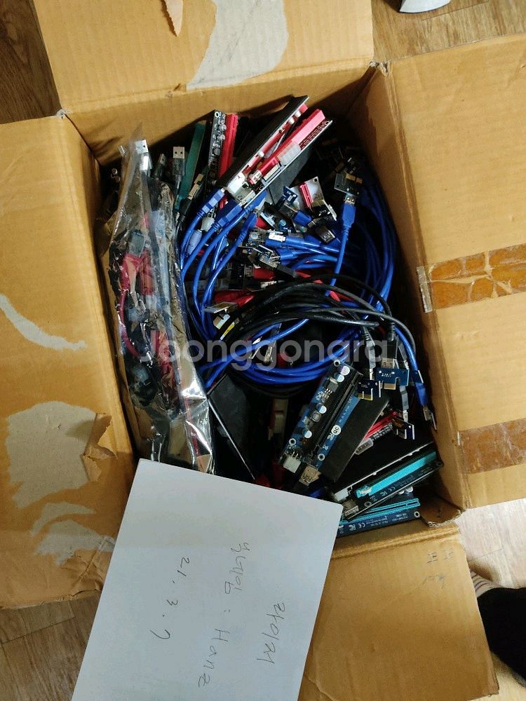 채굴 GPU 라이저 및 SATA 6핀 젠더--2