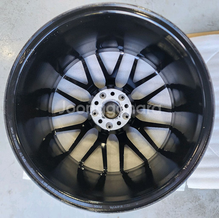 벤츠 정품C63 AMG쿠페 퍼포먼스 19인치 휠(리어)--4