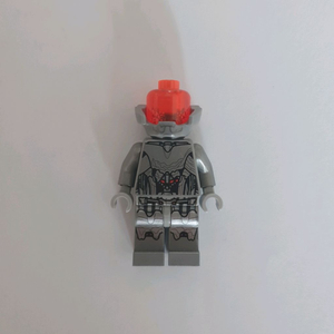 레고 마블 어벤져스 76032 울트론 피규어 팝니다