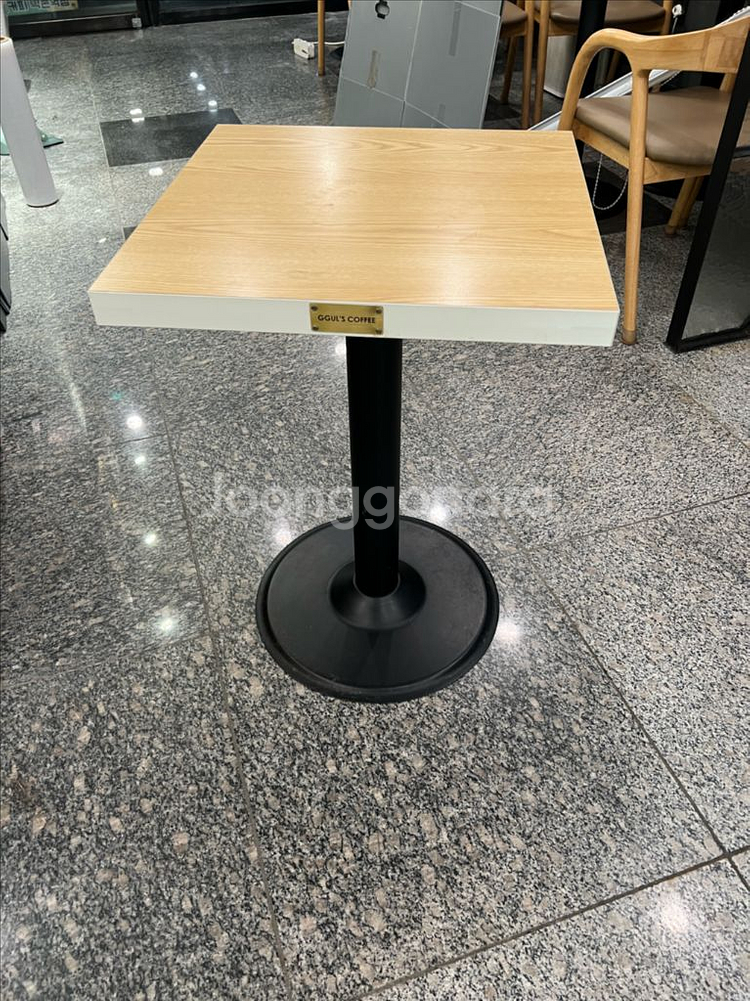 카페에서 사용하던 테이블 판매합니다--2