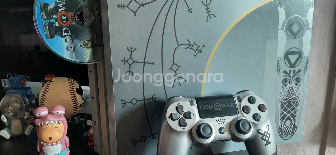 ps4 pro 1TB 갓오브워 리미티드 에디션 팝니다.--1