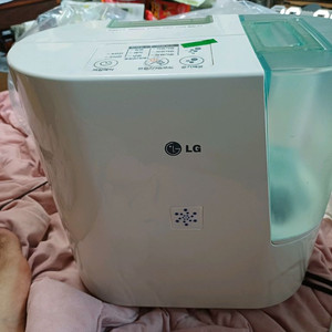 엘지 가습기 팝니다 1년사용 뵈관만해온것 팝니다