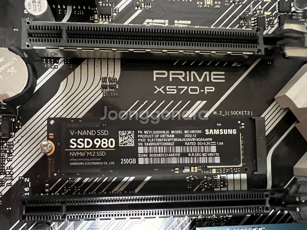 5800x3d rtx5060 게이밍 완본체 판매합니다--5