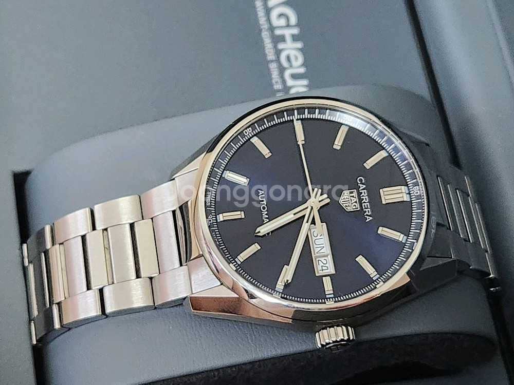 태그호이어 까레라 데이 데이트 칼리버41mm 청판--1