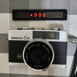 코니카 C 35 E&L 필름카메라 실버바디