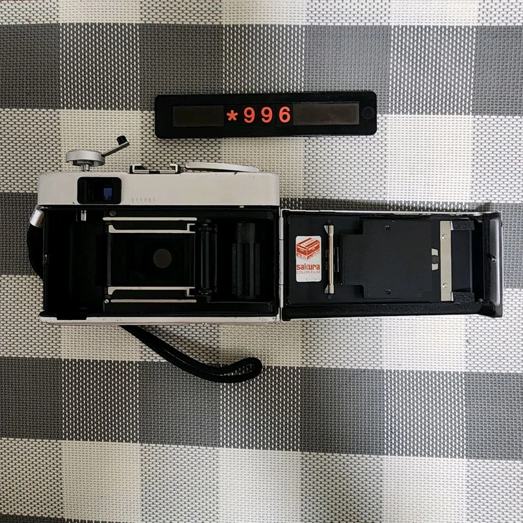 코니카 C 35 E&L 필름카메라 실버바디 이미지