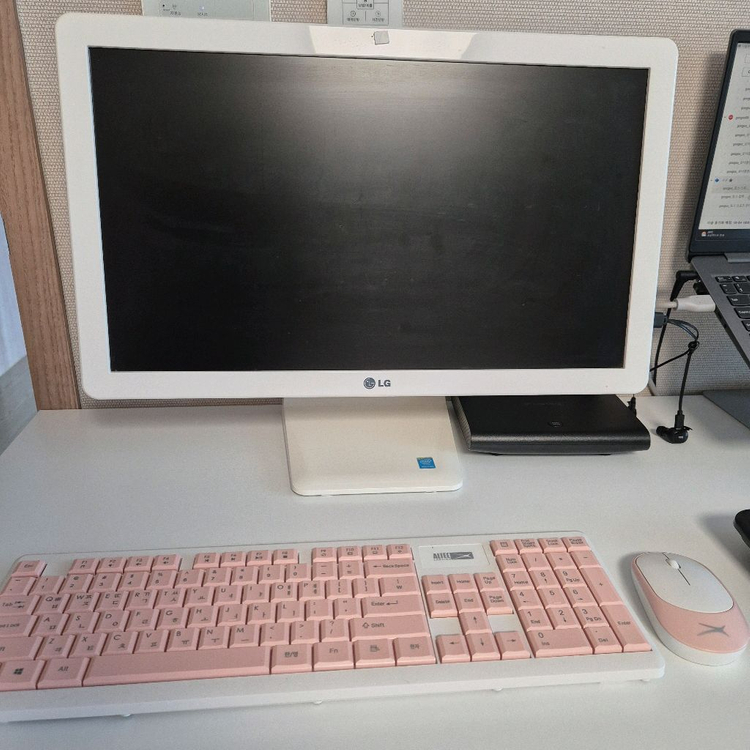 중고 깔끔하고 예쁜 LG 컴퓨터--1