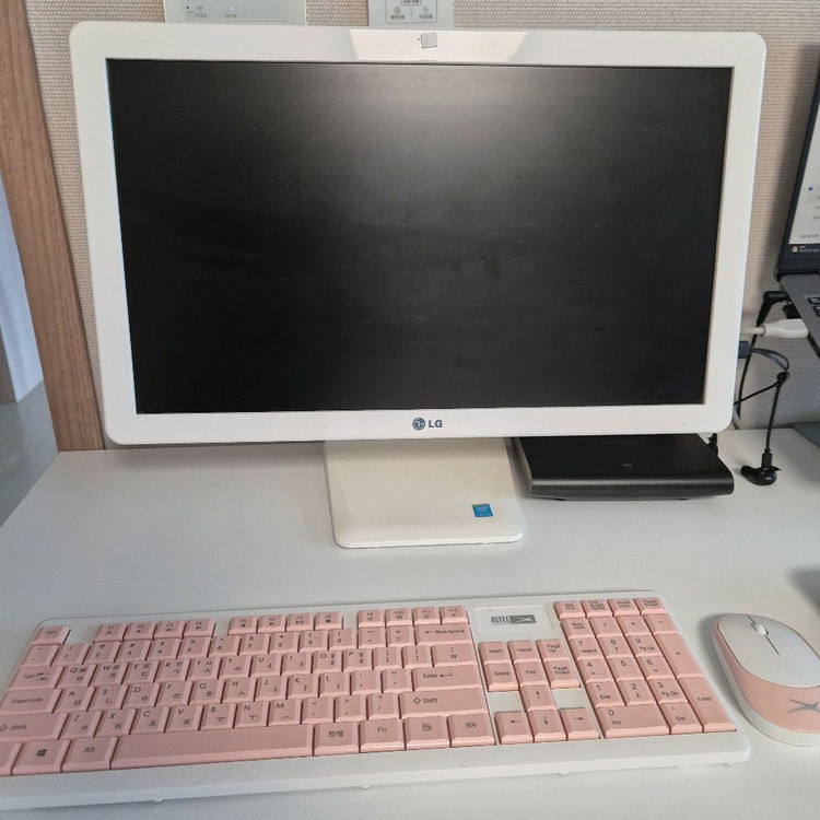 중고 깔끔하고 예쁜 LG 컴퓨터--2