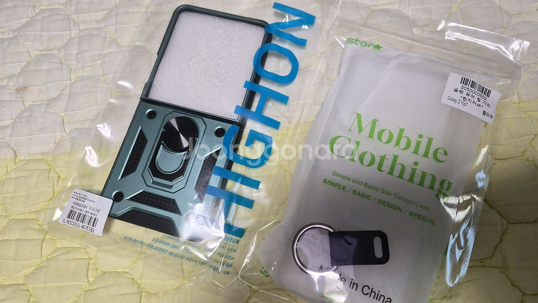 Z플립7 케이스2개 판매해요.--0