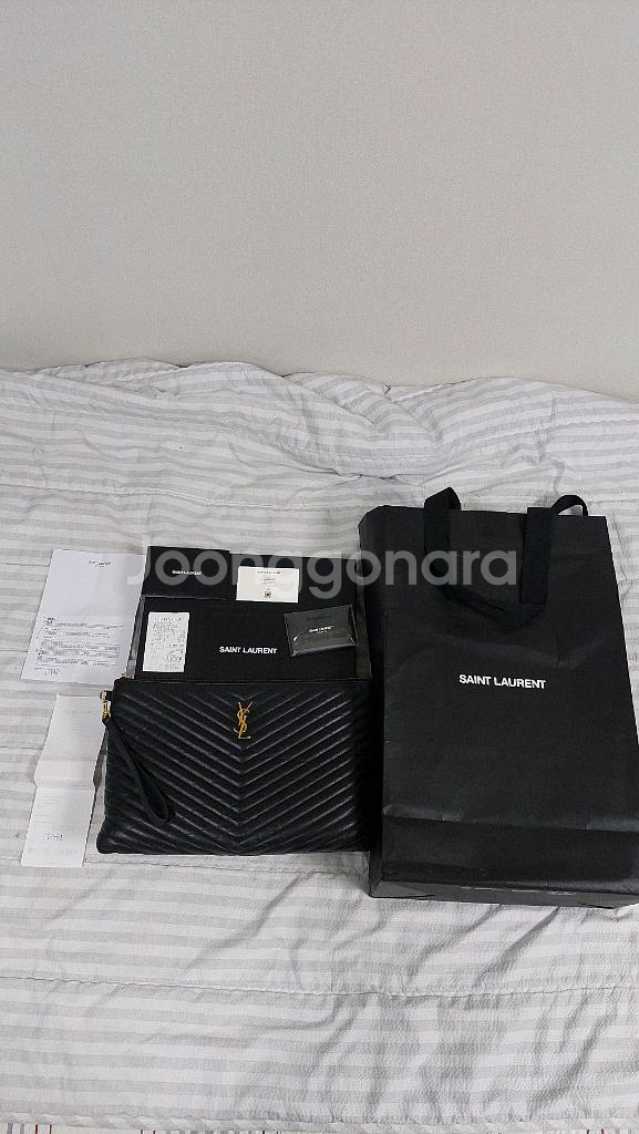 급쳐 입생로랑 클러치 정품 백화점판 싸게팔아요--0