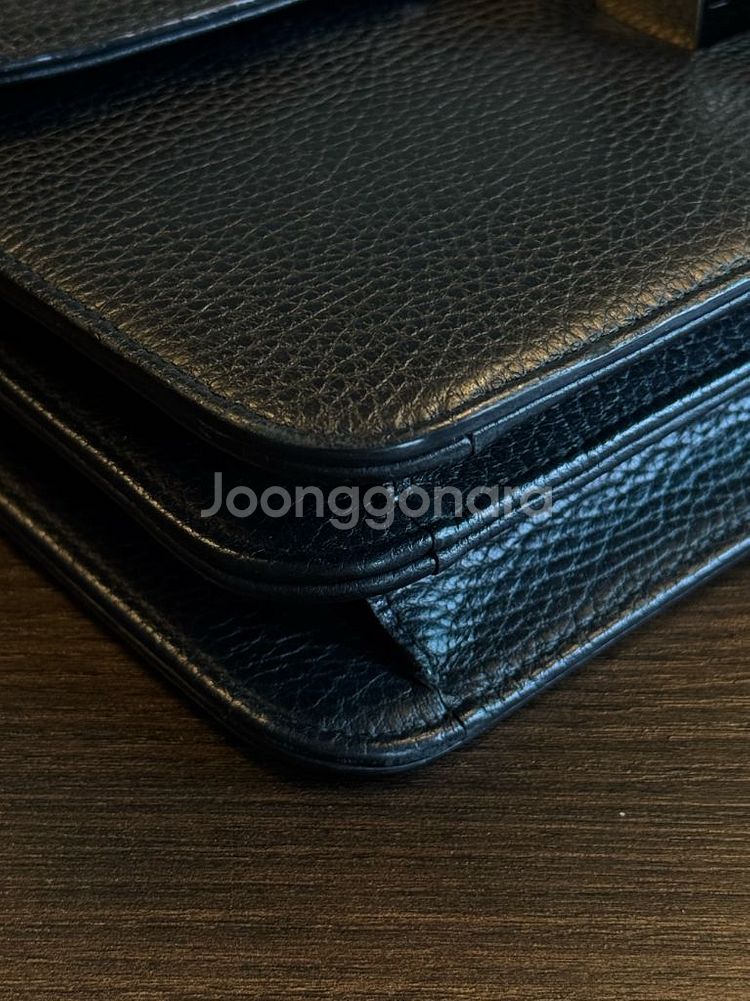 구찌 여성 GG 인터로킹 체인 숄더백 블랙 미디엄 사이--3