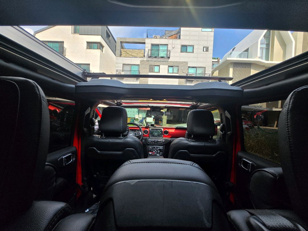 랭글러 JL 4도어 2.0 터보 4WD 루비콘 파워탑 이미지